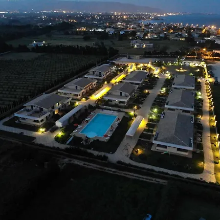 Курортный комплекс Calabernardo Resort Калабернардо