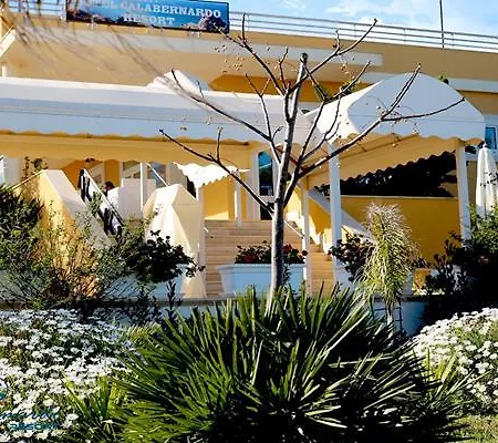 Курортный комплекс Calabernardo Resort Калабернардо
